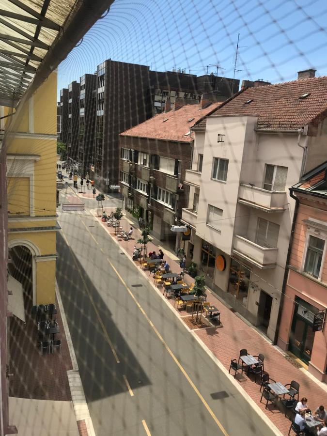 Dom Square-Centrum-Free Parking Apartment Szeged Luaran gambar