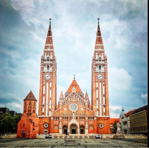 Dom Square-Centrum-Free Parking Apartment Szeged Luaran gambar