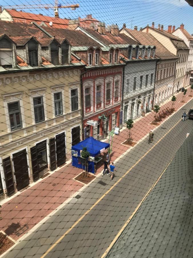 Dom Square-Centrum-Free Parking Apartment Szeged Luaran gambar